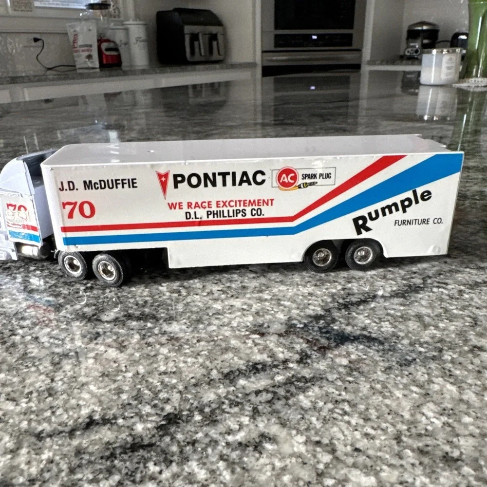 American Racing 1991 Scene #6 J. D.‎ McDuffie Pontiac Mack Transporter Pontiac
